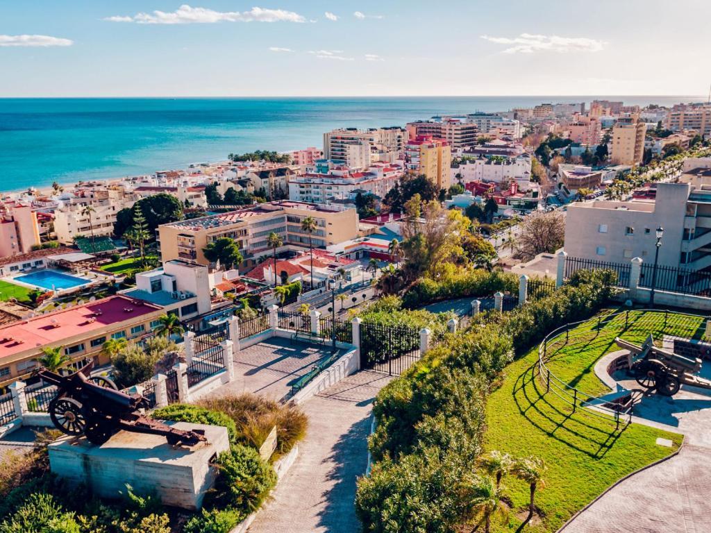 Torremolinos Suite Екстериор снимка